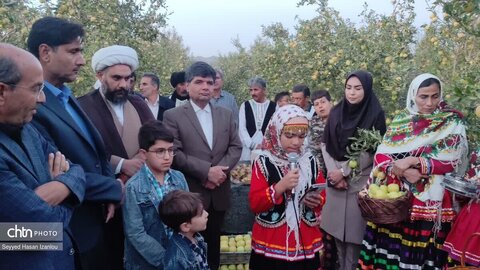 برپایی نخستین جشنواره بزرگ برداشت سیب در روستای رباط سفید با حضور معاون استاندار و فرماندار شهرستان مشهد