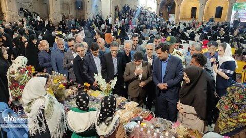 برپایی نخستین جشنواره بزرگ برداشت سیب در روستای رباط سفید با حضور معاون استاندار و فرماندار شهرستان مشهد