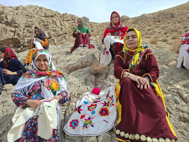 جشن ملی‌شدن گلدوزی در قلعه‌بالا / پیوند هنر سوزن‌دوزی با توسعه پایدار گردشگری