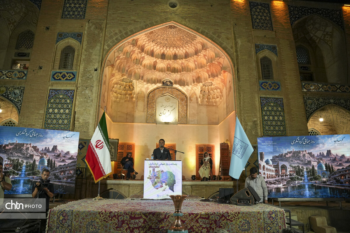 گرامیداشت هفته گردشگری در کاروانسرای گنجعلیخان کرمان