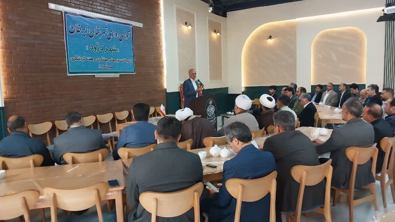 تأکید فرماندار زبرخان بر نقش کلیدی میراث‌فرهنگی و جذب سرمایه‌گذار در توسعه گردشگری شهرستان/ رونمایی از گواهی‌نامه ثبت جشنواره برداشت آلو شهر خور در تقویم رویدادهای گردشگری ایران