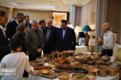 آیین تجلیل از فعالان حوزه گردشگری مازندران و نمایشگاه صنایع‌دستی به مناسبت هفته گردشگری در بابلسر برپا شد