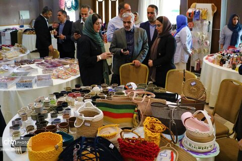 آیین تجلیل از فعالان حوزه گردشگری مازندران و نمایشگاه صنایع‌دستی به مناسبت هفته گردشگری در بابلسر برپا شد