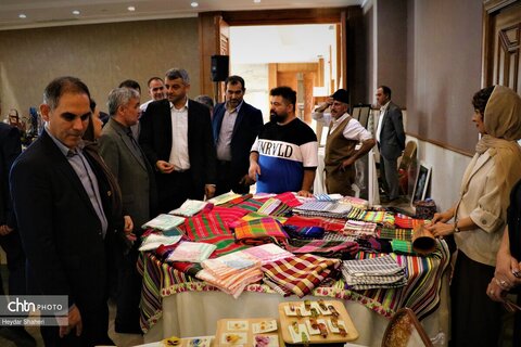 آیین تجلیل از فعالان حوزه گردشگری مازندران و نمایشگاه صنایع‌دستی به مناسبت هفته گردشگری در بابلسر برپا شد