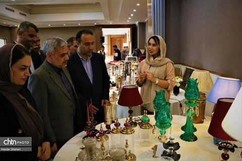 آیین تجلیل از فعالان حوزه گردشگری مازندران و نمایشگاه صنایع‌دستی به مناسبت هفته گردشگری در بابلسر برپا شد