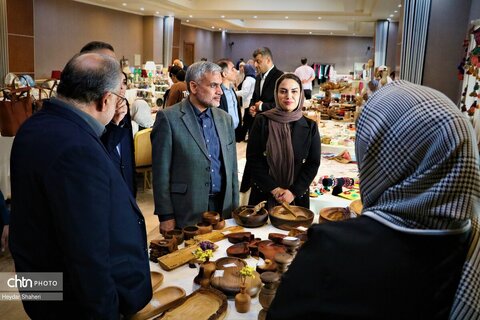آیین تجلیل از فعالان حوزه گردشگری مازندران و نمایشگاه صنایع‌دستی به مناسبت هفته گردشگری در بابلسر برپا شد