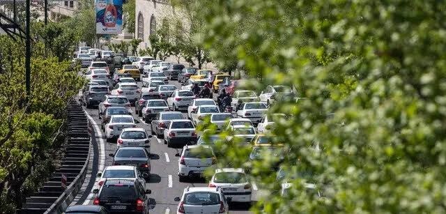 ترافیک نیمهسنگین در محورهای تهران و بارش باران در اردبیل و گیلان