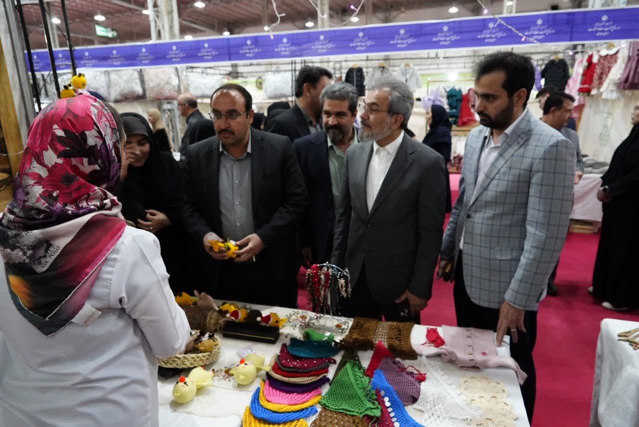 دومین نمایشگاه عرضه و فروش محصولات بانوان کارآفرین همدان افتتاح شد