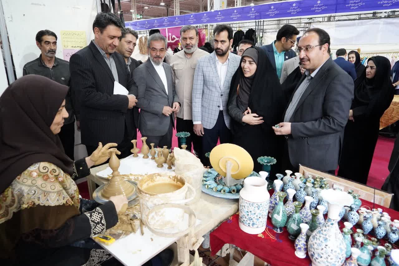دومین نمایشگاه عرضه و فروش محصولات بانوان کارآفرین همدان افتتاح شد
