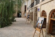 نمایشگاه «ایستاده در غبار»؛ بازخوانی آسیب‌های جنگ بر میراث ایران در حسینیه جاجرمی بجنورد