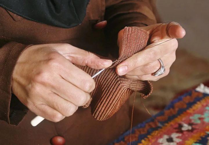 دوره رایگان گیوه‌بافی در جوانرود برگزار شد