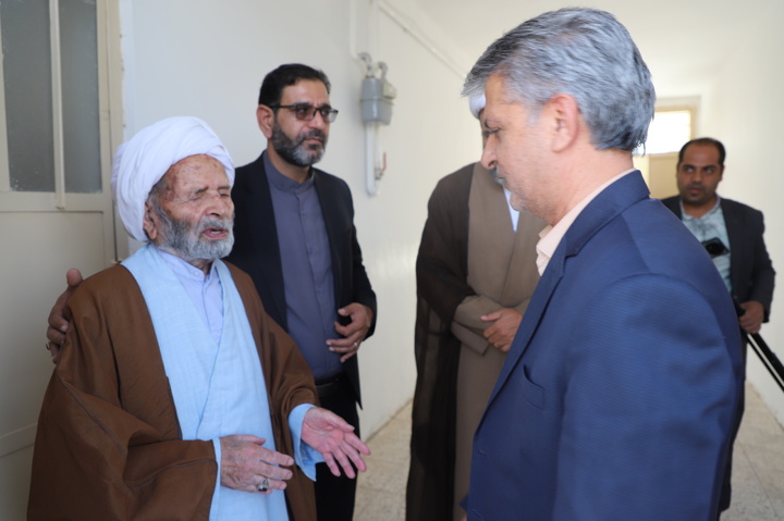 دیدار مدیرکل میراث‌فرهنگی خراسان جنوبی با خانواده سرلشکر شهید کاظمی همزمان با روز روستا