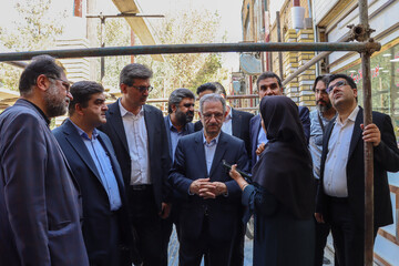 معاون گردشگری کشور از پروژه احیای بازار تاریخی اردکان بازدید کرد