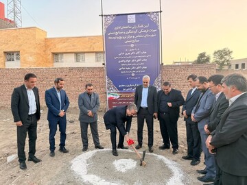 کلنگ احداث ساختمان اداری و مرکز ترویج صنایع‌دستی سلماس به زمین زده شد