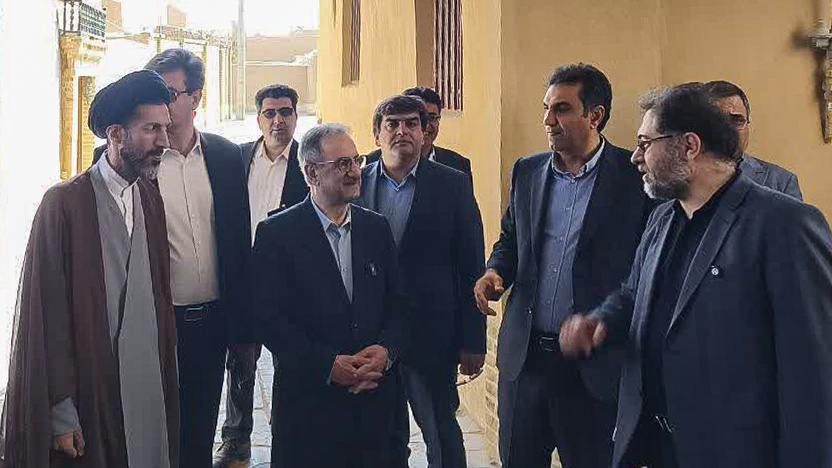 بازدید معاون گردشگری از دروازه تاریخی سیف اردکان