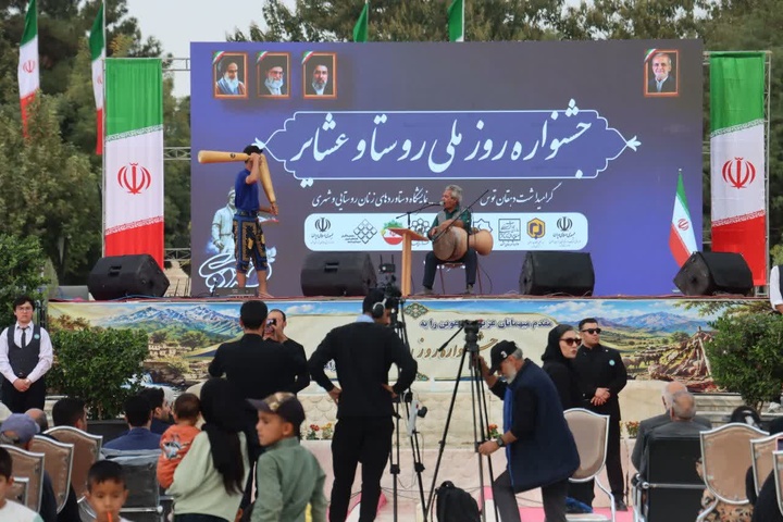 برگزاری جشنواره روز ملی روستا و عشایر در جلوخان آرامگاه فردوسی
