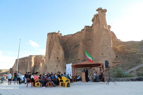 پنجمین جشنواره ماهی قزل‌آلای شهرستان ماهنشان در جوار قلعه تاریخی بهستان