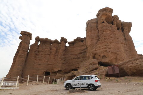 پنجمین جشنواره ماهی قزل‌آلای شهرستان ماهنشان در جوار قلعه تاریخی بهستان
