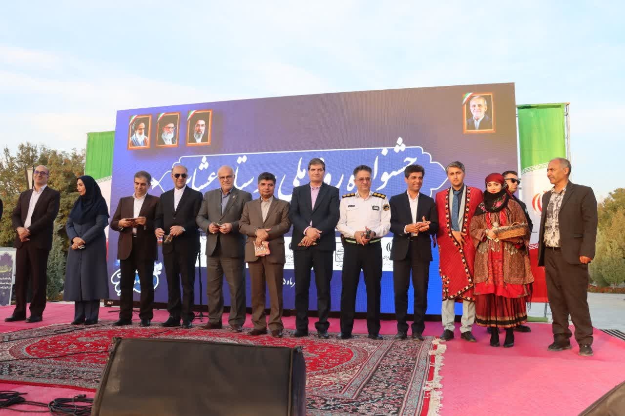 برگزاری جشنواره روز ملی روستا و عشایر در جلوخان آرامگاه فردوسی