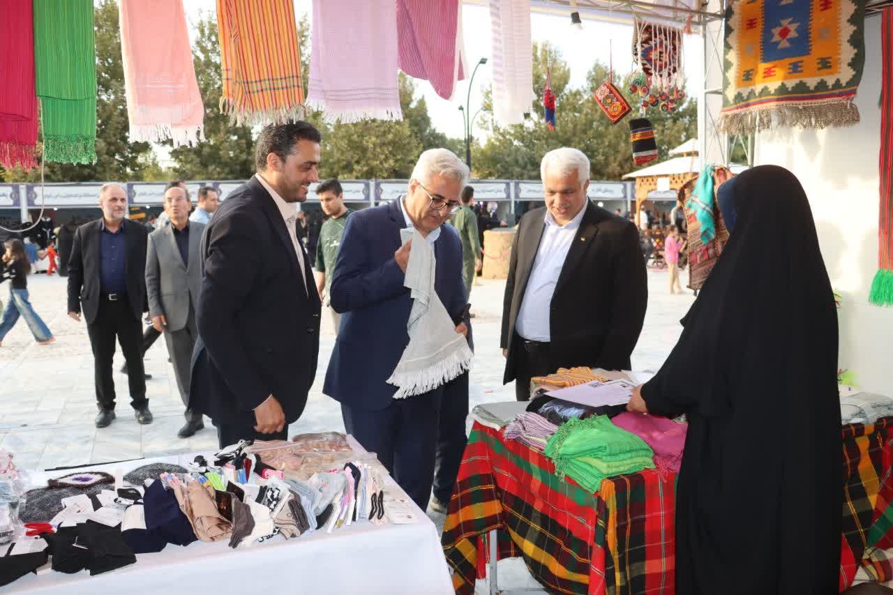 برگزاری جشنواره روز ملی روستا و عشایر در جلوخان آرامگاه فردوسی