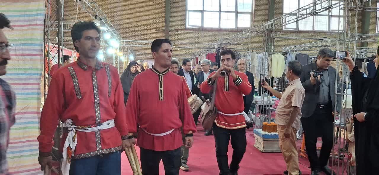برگزاری جشنواره روز ملی روستا و عشایر در شهرستان گلبهار