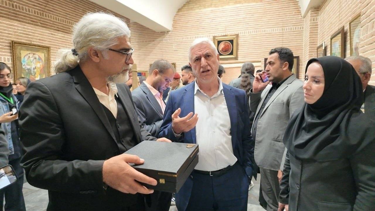 بازدید معاون صنایع‌دستی کشور از نمایشگاه صنایع‌دستی در مراسم بازگشایی بارگاه شمس تبریزی خوی