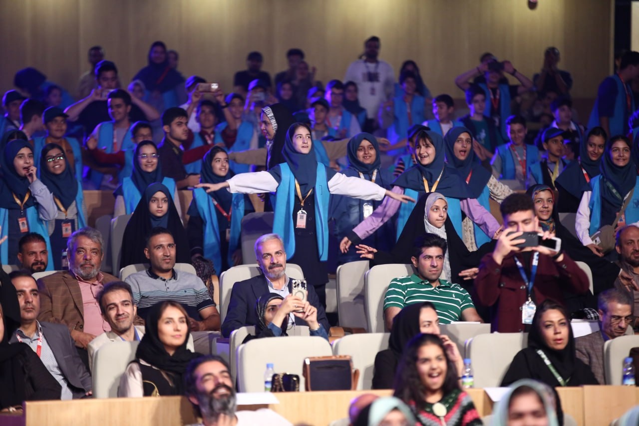 اختتامیه سیوهشتمین جشنواره بینالمللی فیلمهای کودکان و نوجوانان برگزار شد/ استاندار اصفهان: سینمای کودک باید میل به ساختن میهن را در دلها زنده کند
