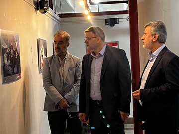 بازدید مدیرکل میراث‌فرهنگی استان تهران از نمایشگاه عکس «۴۰ روز مقاومت و پیروزی»