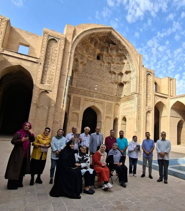 بازدید هم‌اندیشان حوزه کتاب و کتابخوانی از مسجد جامع تاریخی ورامین