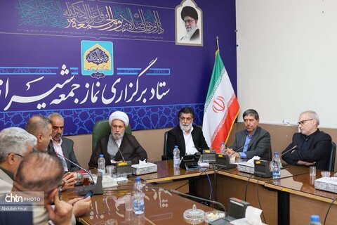 دیدار مدیران و فعالان گردشگری با نماینده ولی فقیه در استان فارس