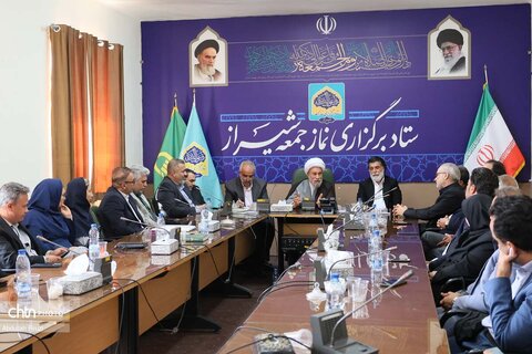 دیدار مدیران و فعالان گردشگری با نماینده ولی فقیه در استان فارس