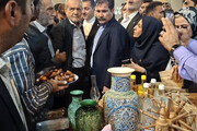 بازدید رئیس‌ جمهوری از غرفه شهرستان نطنز در ششمین نمایشگاه توانمندی‌های روستایی و عشایری