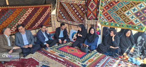 نمایش دست‌بافته‌های دهستان سادات محمودی در حاشیه همایش روستای میمند