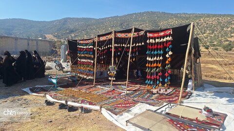 نمایش دست‌بافته‌های دهستان سادات محمودی در حاشیه همایش روستای میمند