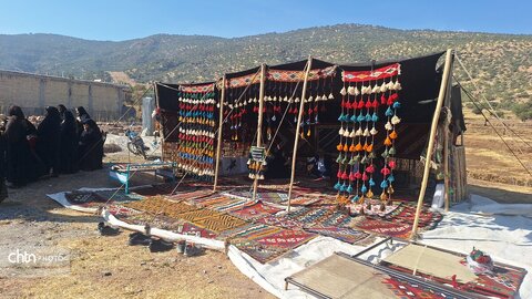 نمایش دست‌بافته‌های دهستان سادات محمودی در حاشیه همایش روستای میمند