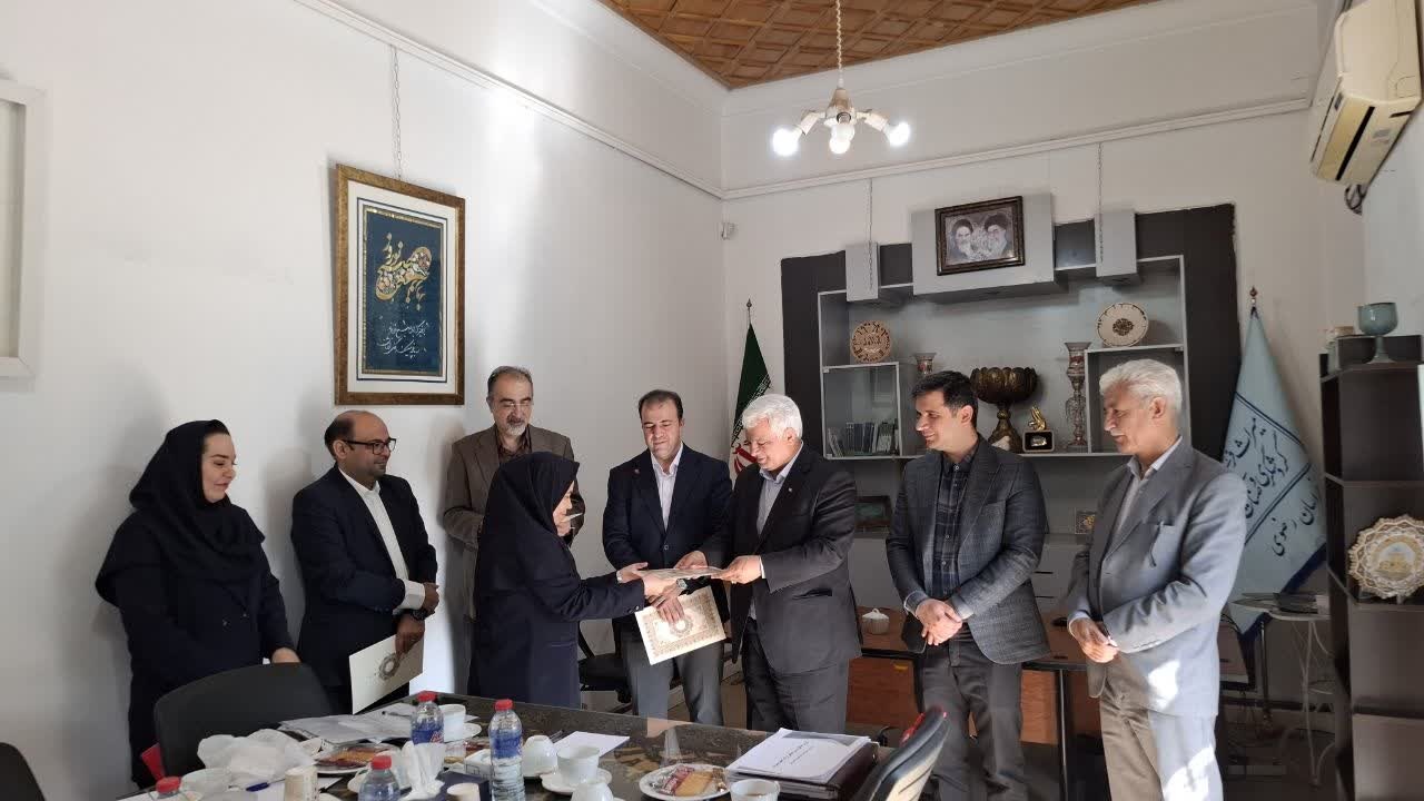 مرکز نوآوری و خانه خلاق صنایعدستی پل ارتباطی و حلقه وصل دانشجویان، دانشگاهیان، بازار و مصرف کننده است