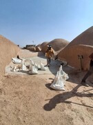پایش و پاک‌سازی ناودان‌ها و بام‌های بافت تاریخی یزد در آستانه فصل بارندگی