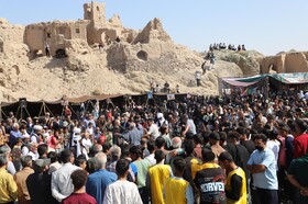 جشنواره مردمی زرشک افین با حضور وزیر آموزش و پرورش برگزار شد