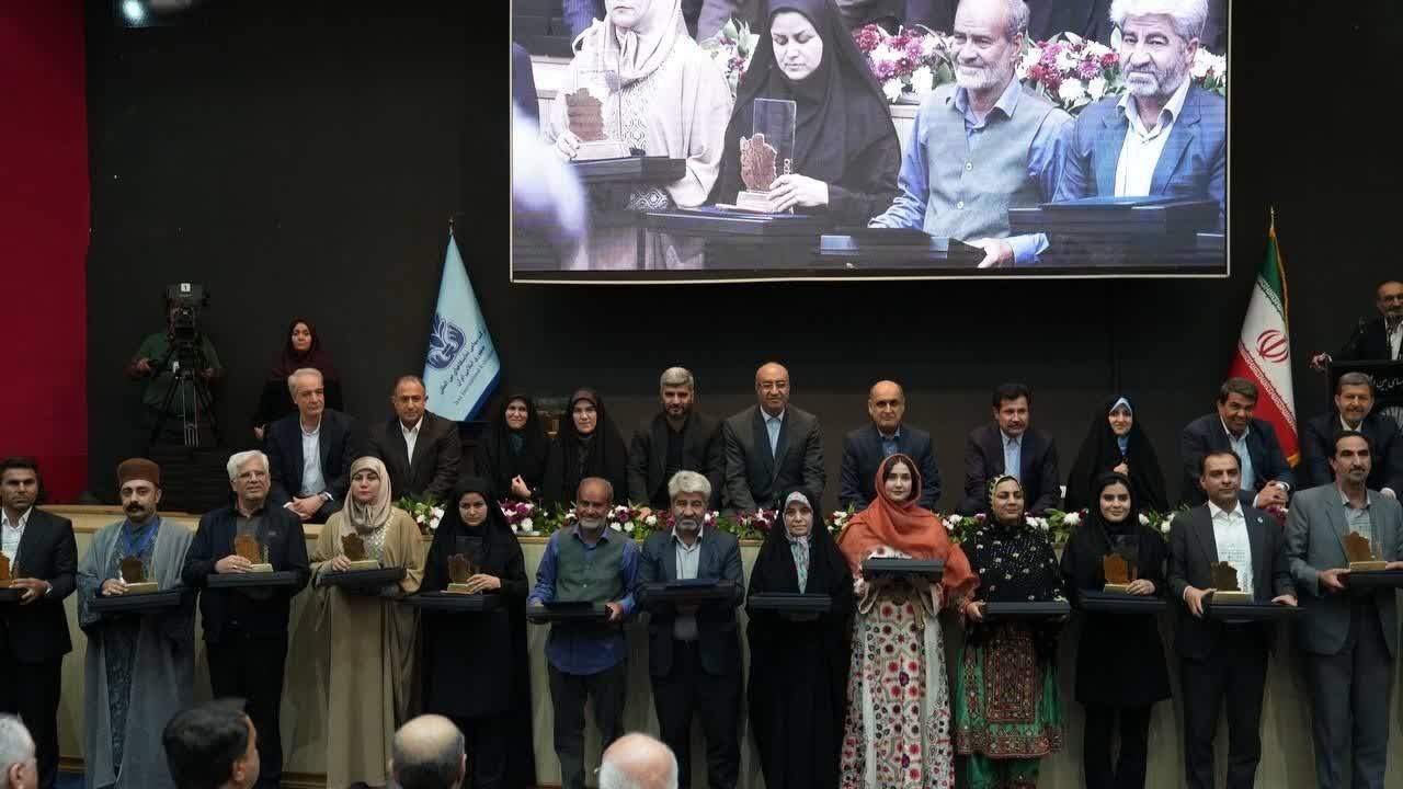 درخشش هنر و اصالت بفروئیه در سطح ملی/ استاد حبیب‌الله موتاب بفروئی برگزیده ششمین نمایشگاه بین‌المللی توانمندی‌های روستایی شد