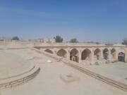 آغاز عملیات ایمن‌سازی و پاک‌سازی پشت‌بام کاروانسرای شاه‌عباسی میبد