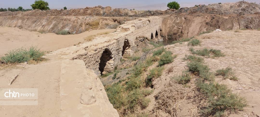 لایروبی پل و آباره گچ‌سنگی گتوند برای پیشگیری از خطرات احتمالی سیلاب