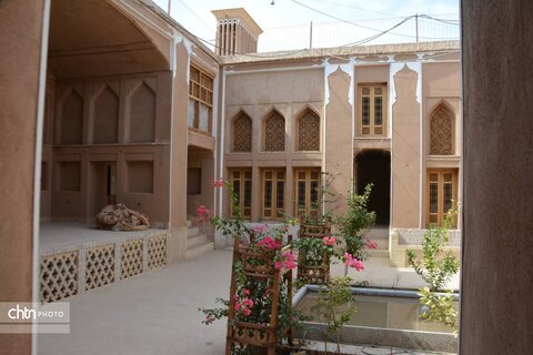 بازدید مدیرکل میراث‌فرهنگی، گردشگری و صنایع‌دستی استان از پروژه‌های سرمایه‌گذاری یزد