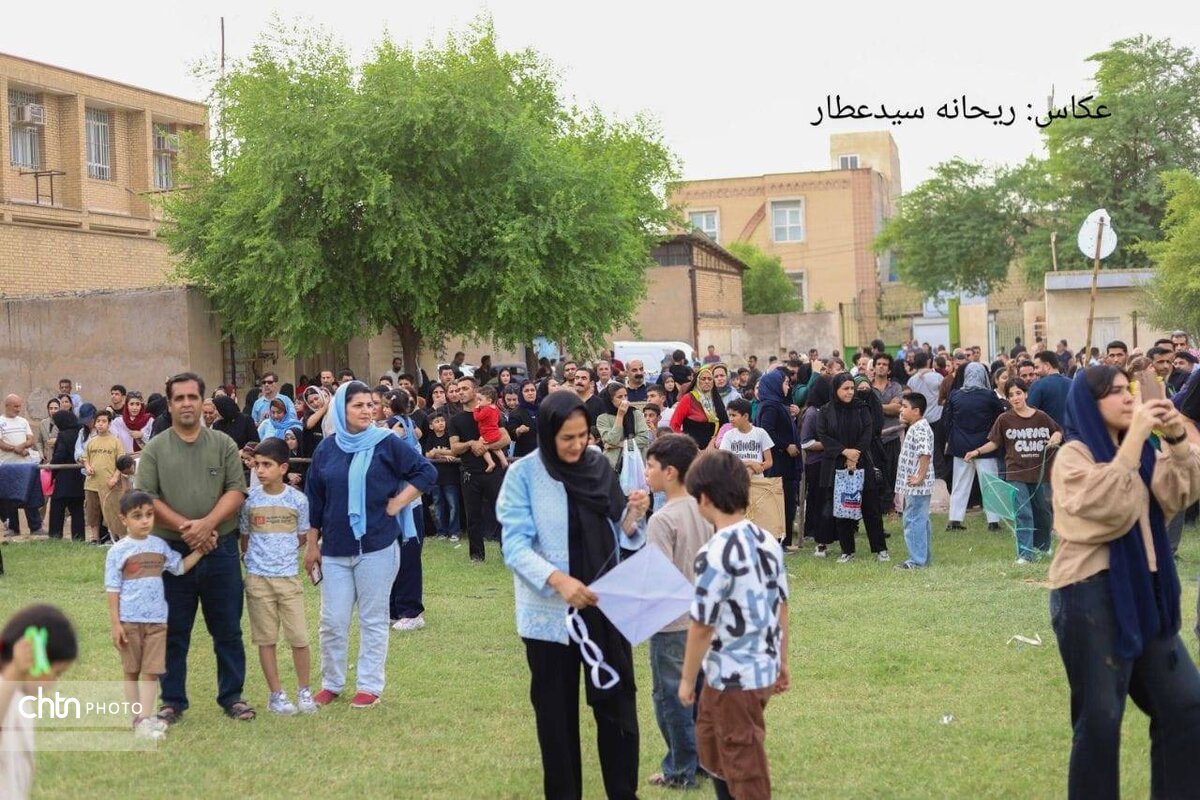 بادگیرها و بادبادکهای سنتی در شوشتر به پرواز درآمدند