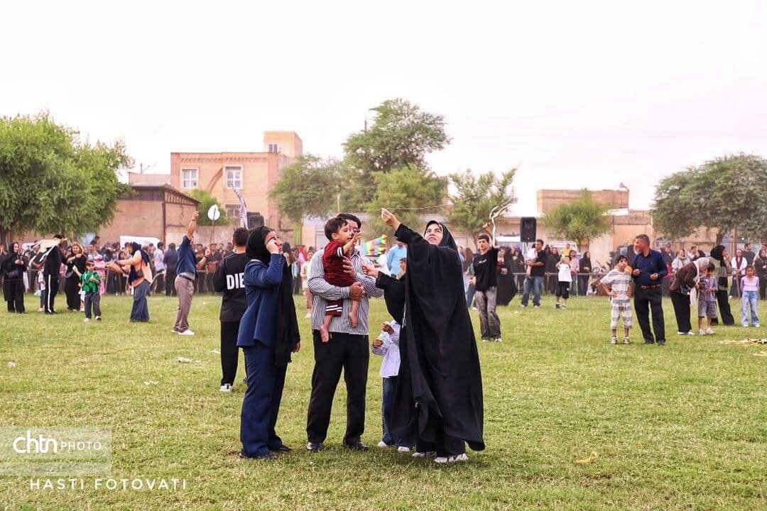 جشنواره بادگیرها و بادبادکهای سنتی در شوشتر برگزار شد