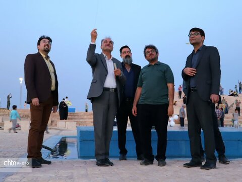 پرواز رنگ‌ها بر فراز هزار سال تاریخ؛ جشنواره بادبادک‌ها در قاب باشکوه گنبدعالی ابرکوه
