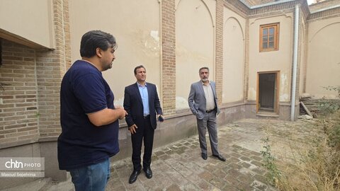بازدید مدیرکل میراث فرهنگی آذربایجان شرقی از وضعیت خانه تاریخی سلطان القرائی در تبریز