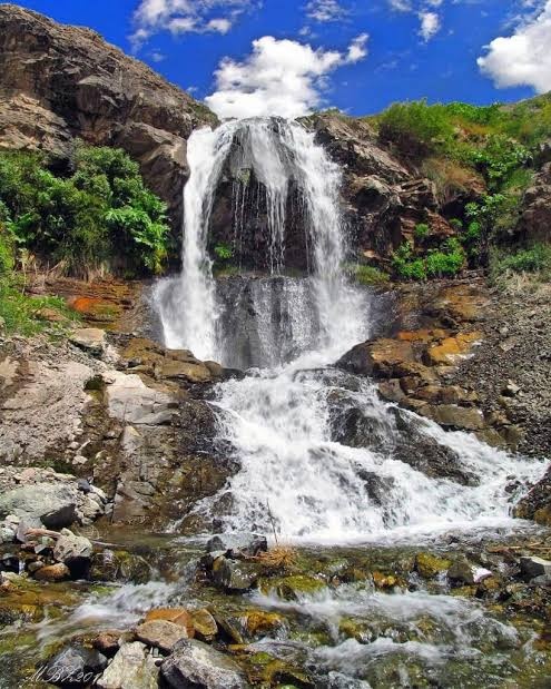 آبشار طبیعی روستای سنج