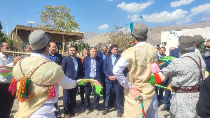 فتح بازارهای پایتخت با هنر دستان زنان عشایر/درخشش خیره‌کننده گلیم و جاجیم کهگیلویه و بویراحمد در رویداد ملی تهران