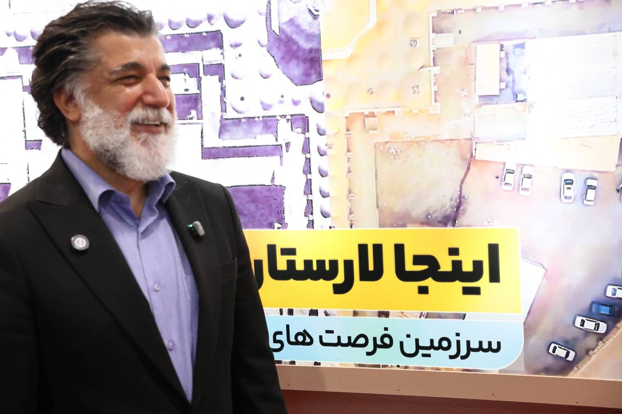 بازدید مدیرکل میراث فرهنگی فارس از غرفه لارستان در نمایشگاه اکسپو