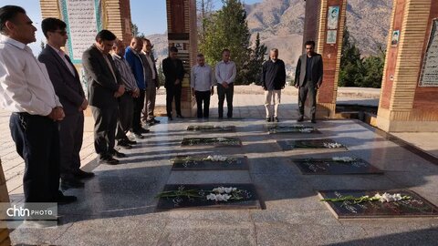 تجدید میثاق مدیرکل میراث فرهنگی لرستان با آرمان‌های امام خمینی(ره) و شهدای انقلاب و دفاع مقدس